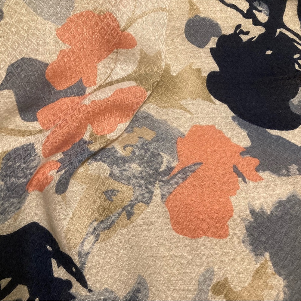 Floral Patterned scarf - Picture 3 of 4
